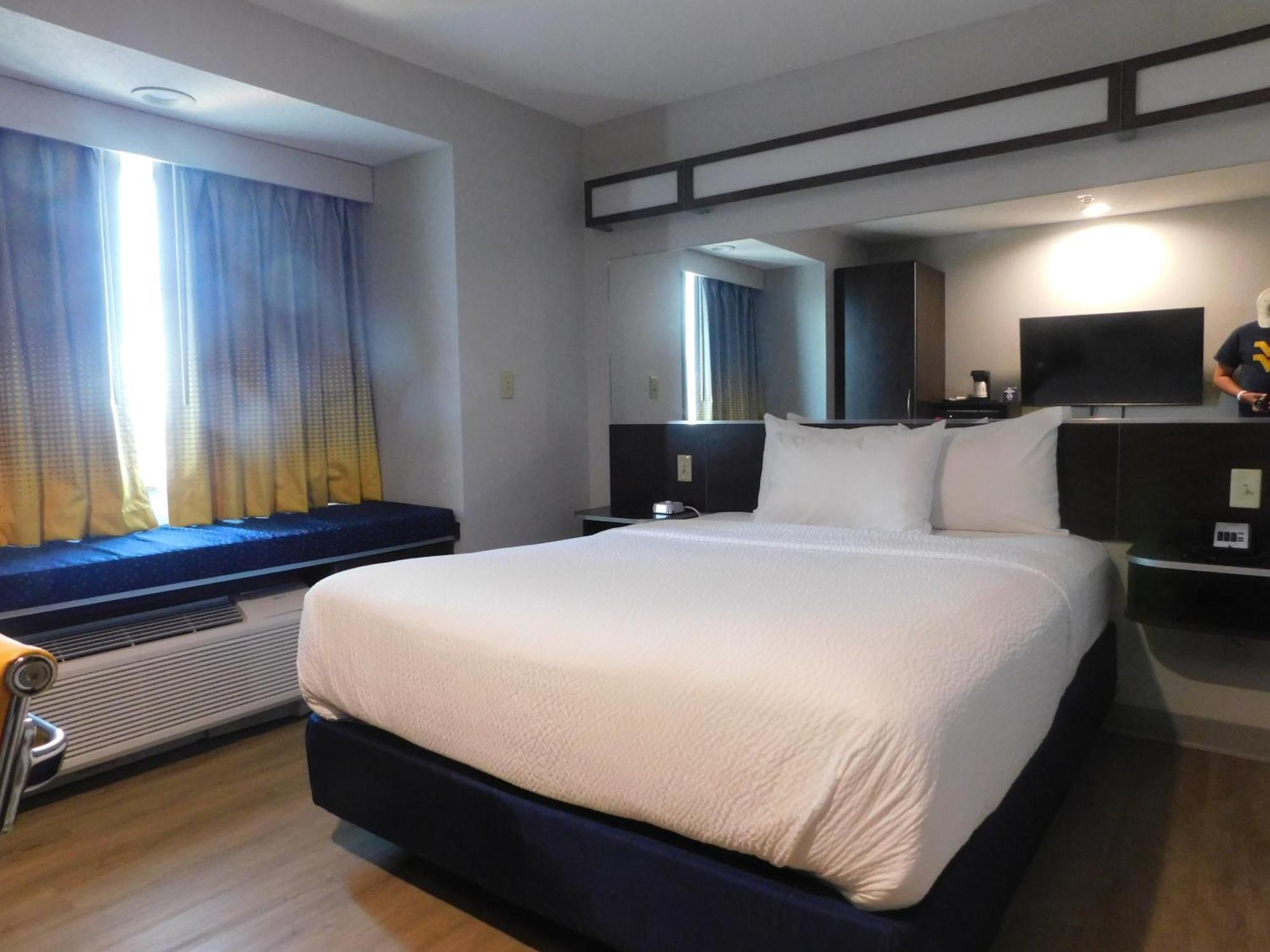 Microtel Inn & Suites By Wyndham Wheeling At The Highlands Triadelphia Dış mekan fotoğraf