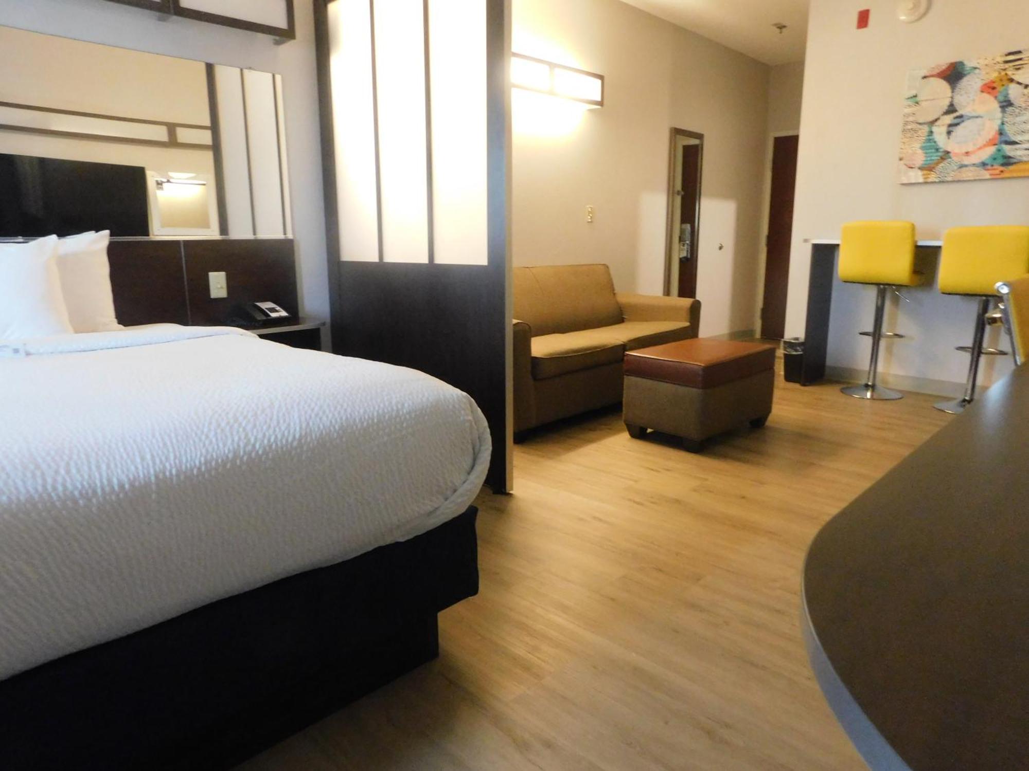 Microtel Inn & Suites By Wyndham Wheeling At The Highlands Triadelphia Dış mekan fotoğraf