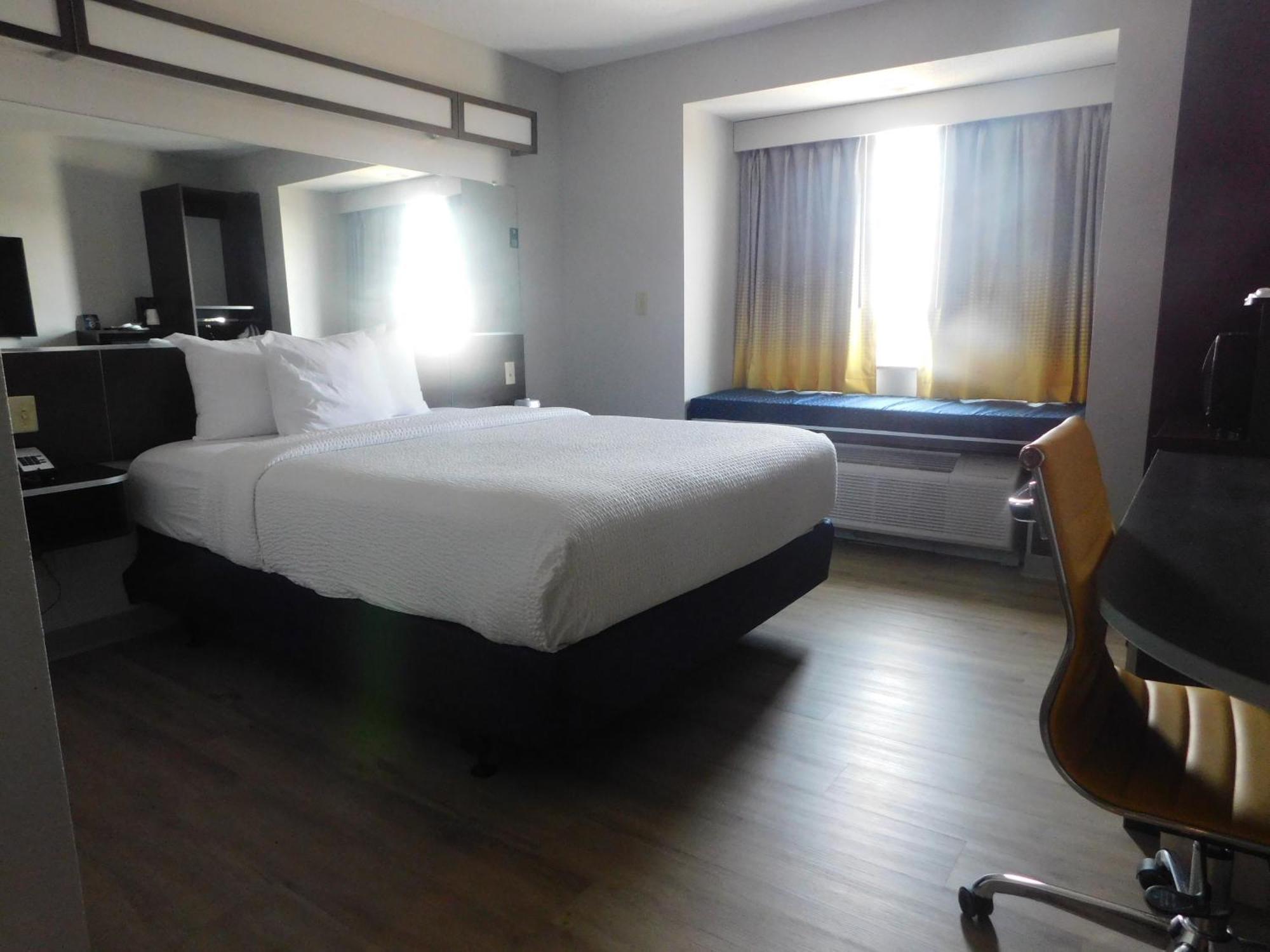 Microtel Inn & Suites By Wyndham Wheeling At The Highlands Triadelphia Dış mekan fotoğraf