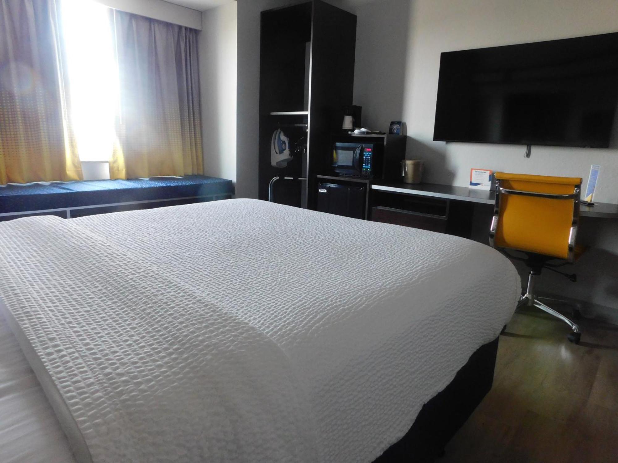 Microtel Inn & Suites By Wyndham Wheeling At The Highlands Triadelphia Dış mekan fotoğraf