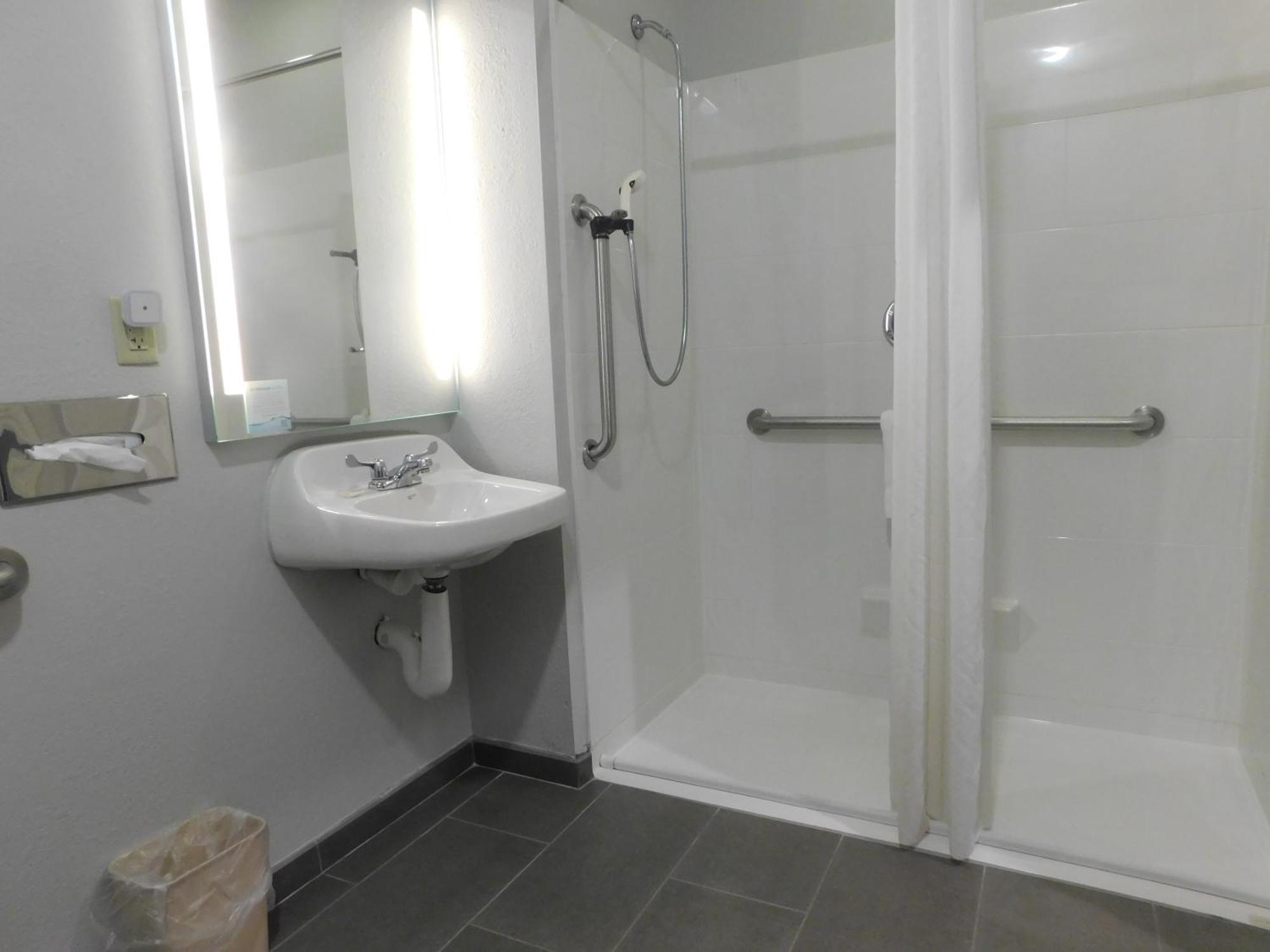 Microtel Inn & Suites By Wyndham Wheeling At The Highlands Triadelphia Dış mekan fotoğraf