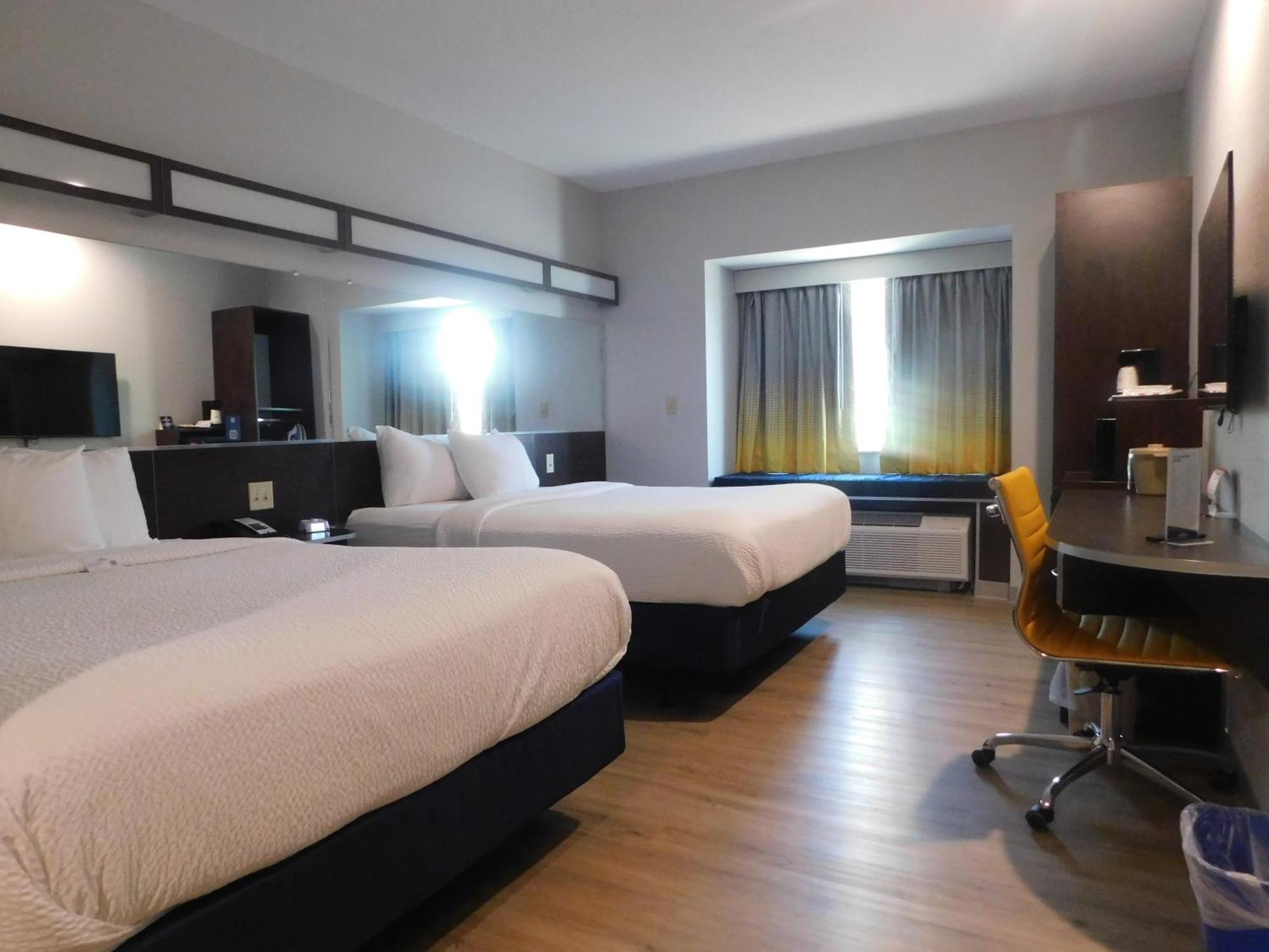 Microtel Inn & Suites By Wyndham Wheeling At The Highlands Triadelphia Dış mekan fotoğraf