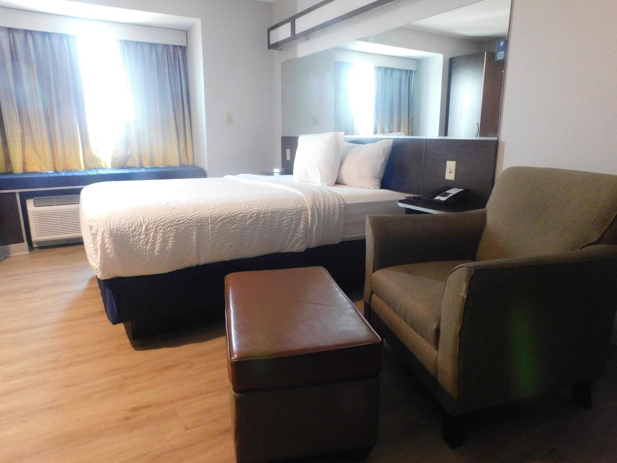 Microtel Inn & Suites By Wyndham Wheeling At The Highlands Triadelphia Dış mekan fotoğraf