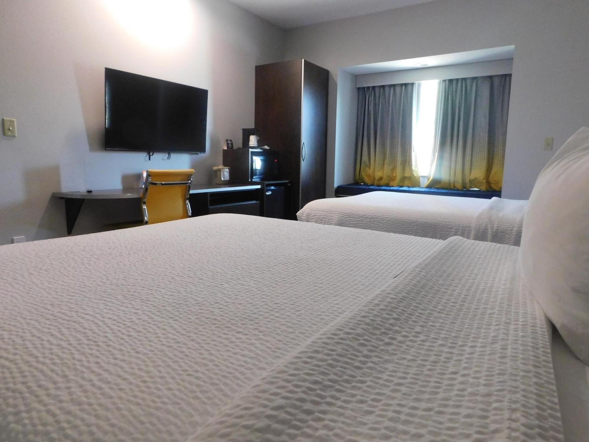 Microtel Inn & Suites By Wyndham Wheeling At The Highlands Triadelphia Dış mekan fotoğraf