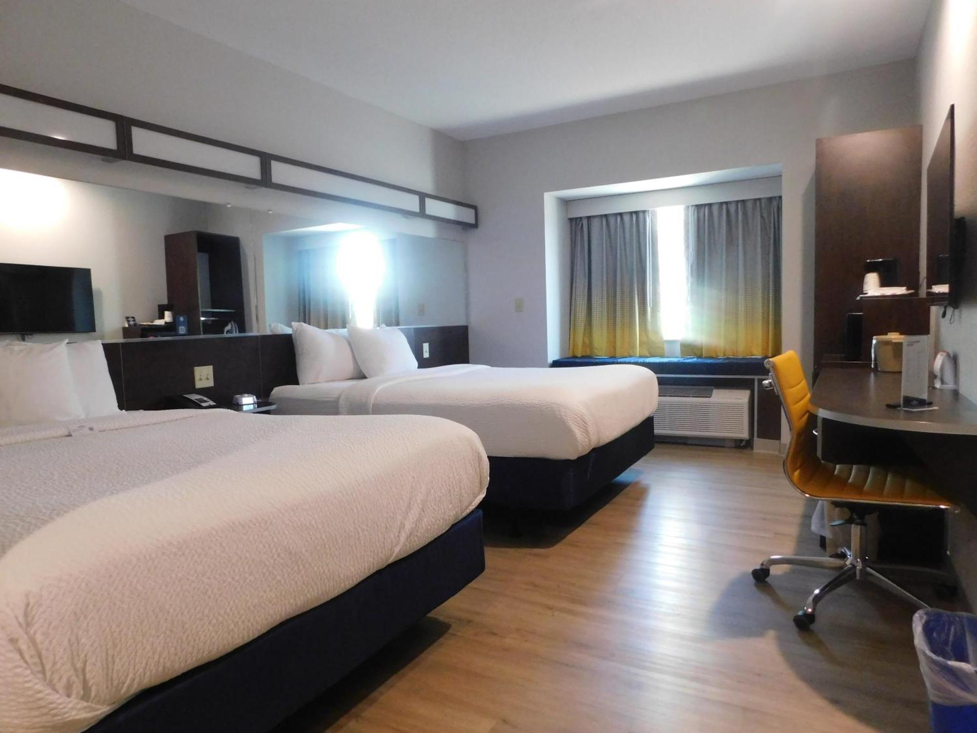Microtel Inn & Suites By Wyndham Wheeling At The Highlands Triadelphia Dış mekan fotoğraf