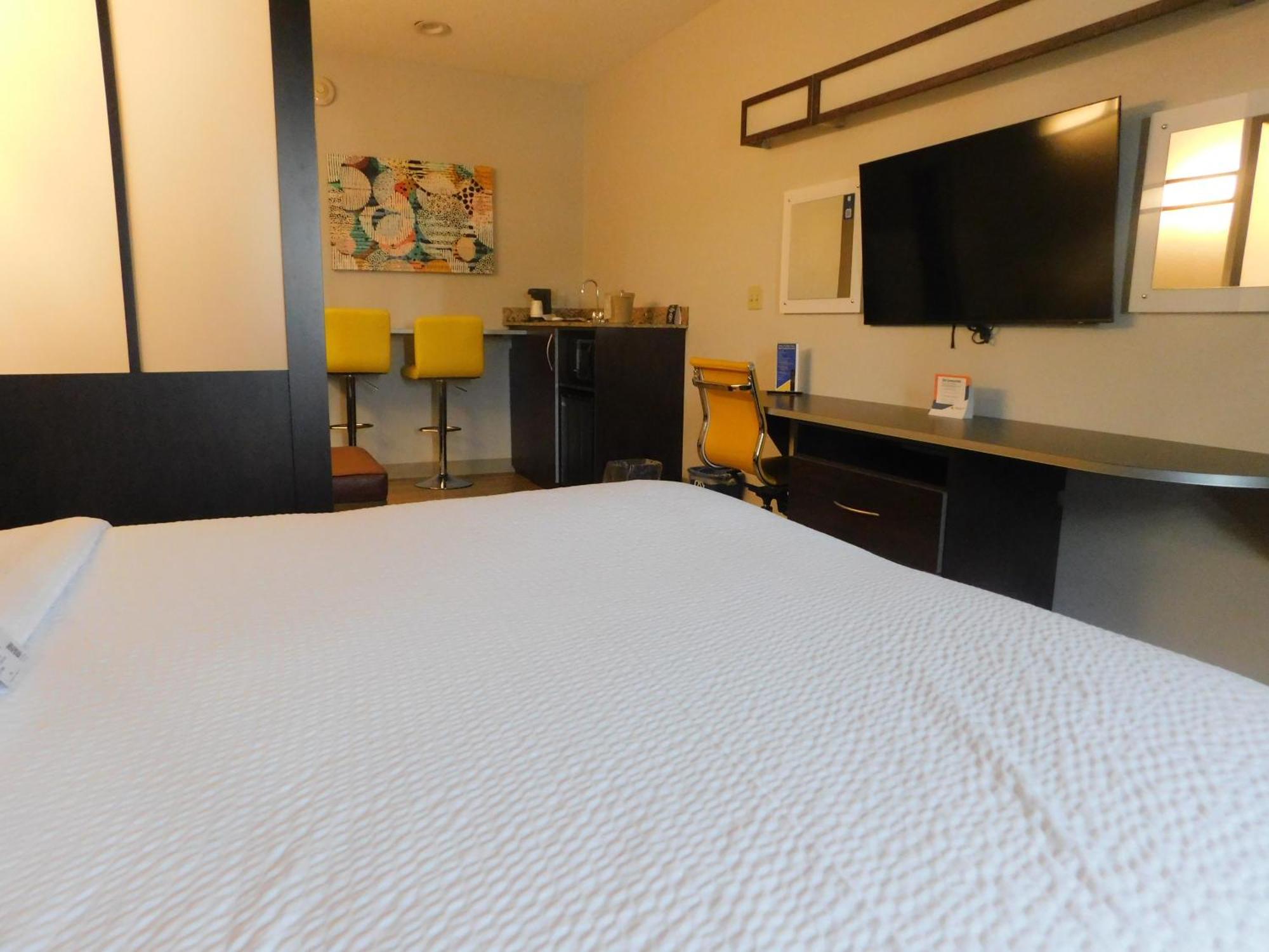 Microtel Inn & Suites By Wyndham Wheeling At The Highlands Triadelphia Dış mekan fotoğraf