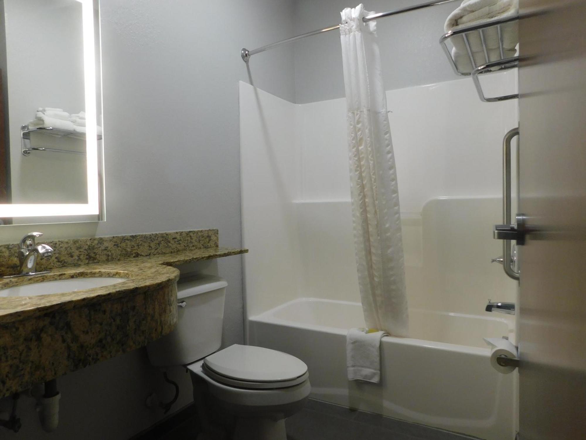 Microtel Inn & Suites By Wyndham Wheeling At The Highlands Triadelphia Dış mekan fotoğraf