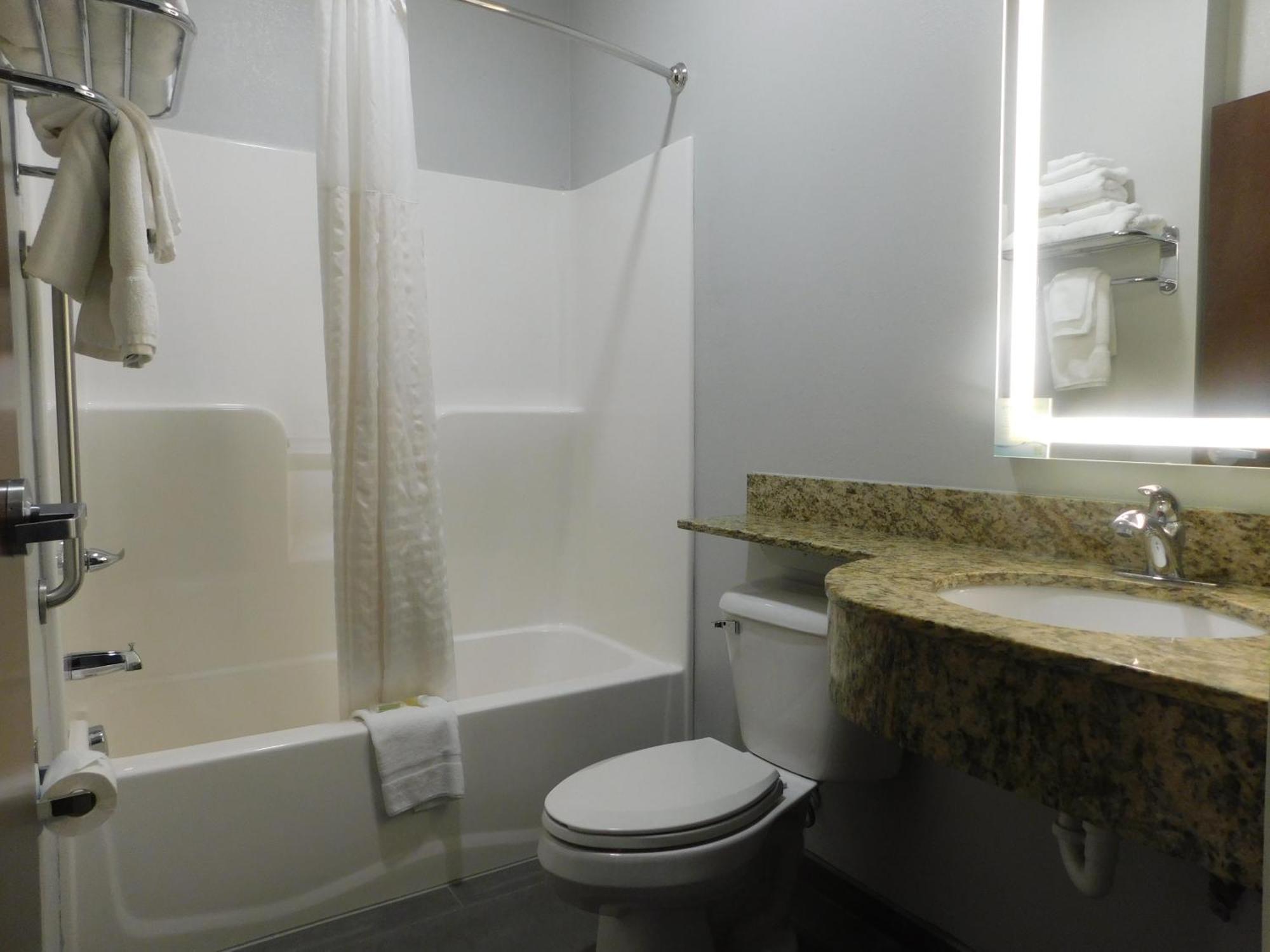 Microtel Inn & Suites By Wyndham Wheeling At The Highlands Triadelphia Dış mekan fotoğraf