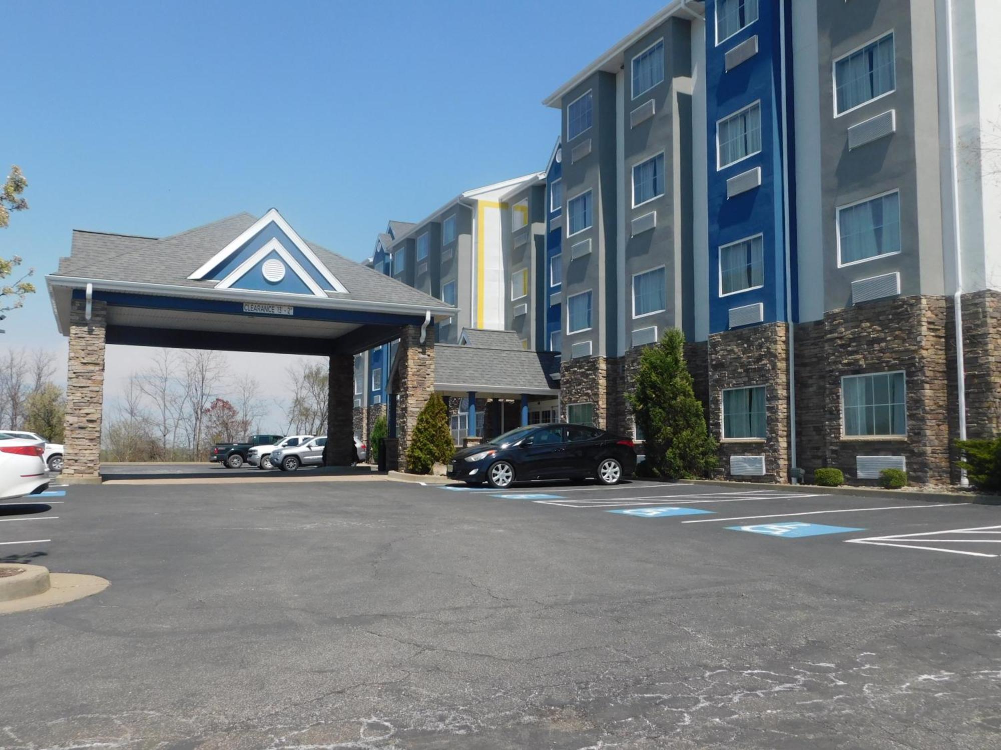 Microtel Inn & Suites By Wyndham Wheeling At The Highlands Triadelphia Dış mekan fotoğraf