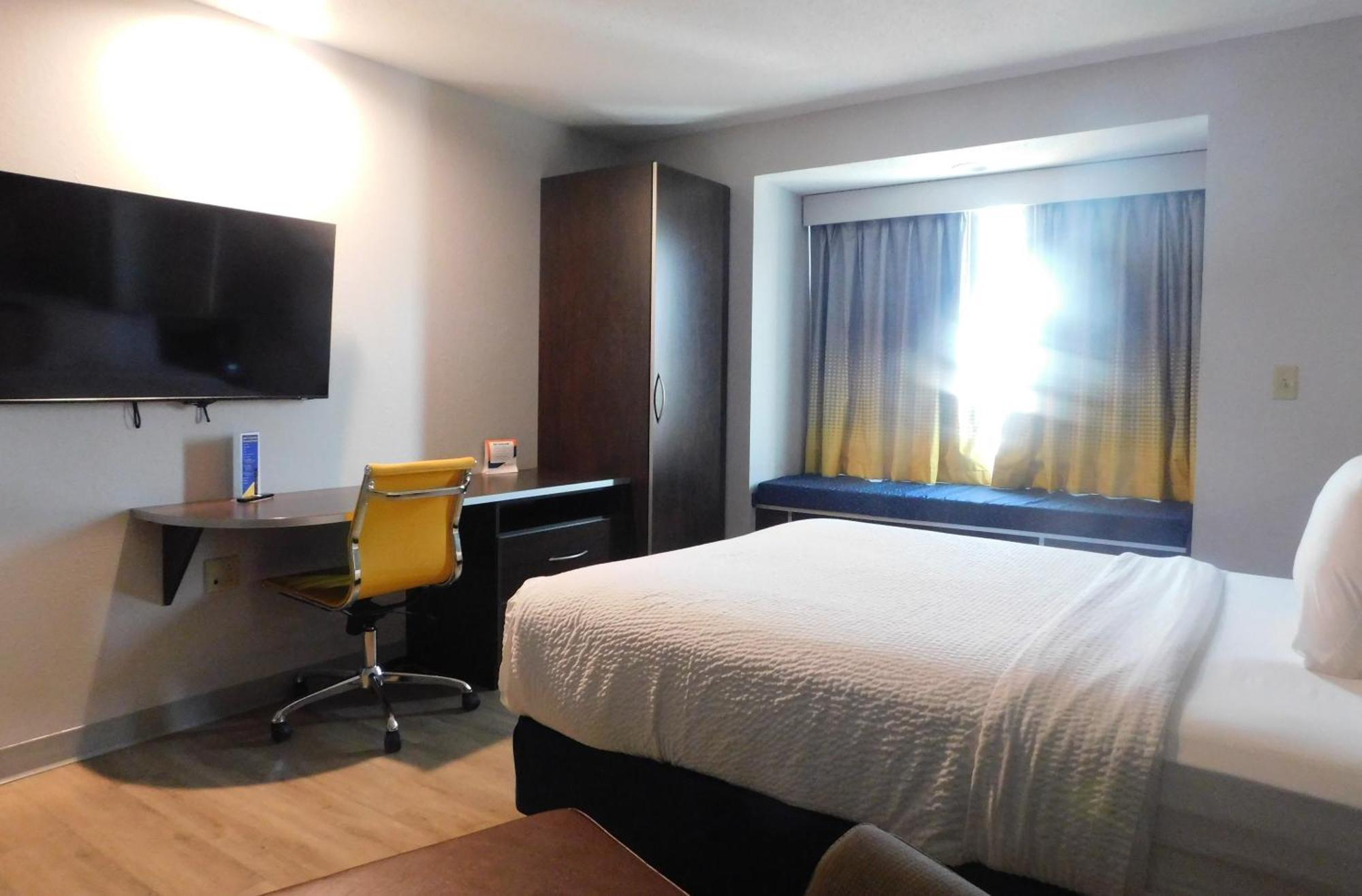 Microtel Inn & Suites By Wyndham Wheeling At The Highlands Triadelphia Dış mekan fotoğraf