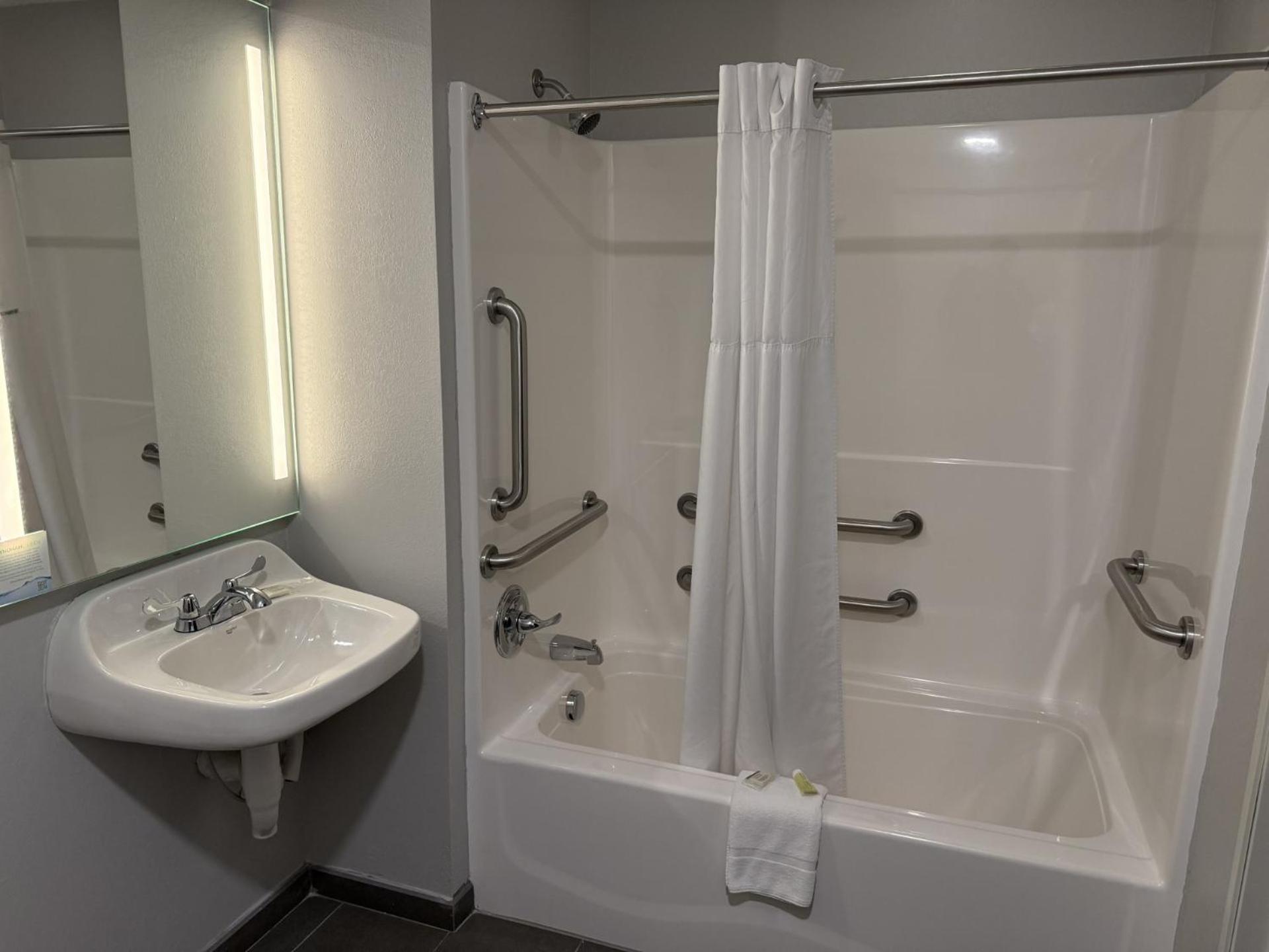 Microtel Inn & Suites By Wyndham Wheeling At The Highlands Triadelphia Dış mekan fotoğraf