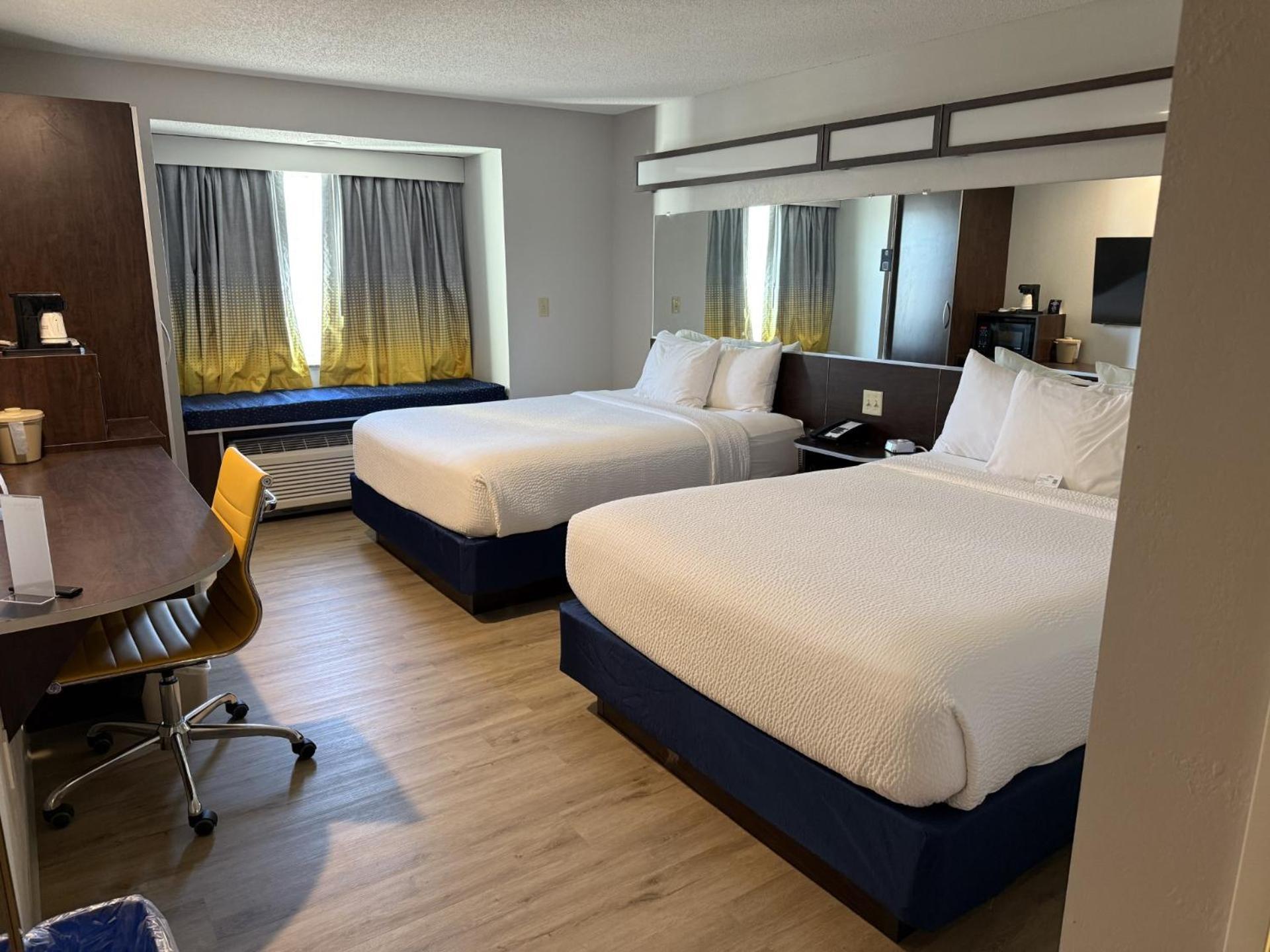 Microtel Inn & Suites By Wyndham Wheeling At The Highlands Triadelphia Dış mekan fotoğraf