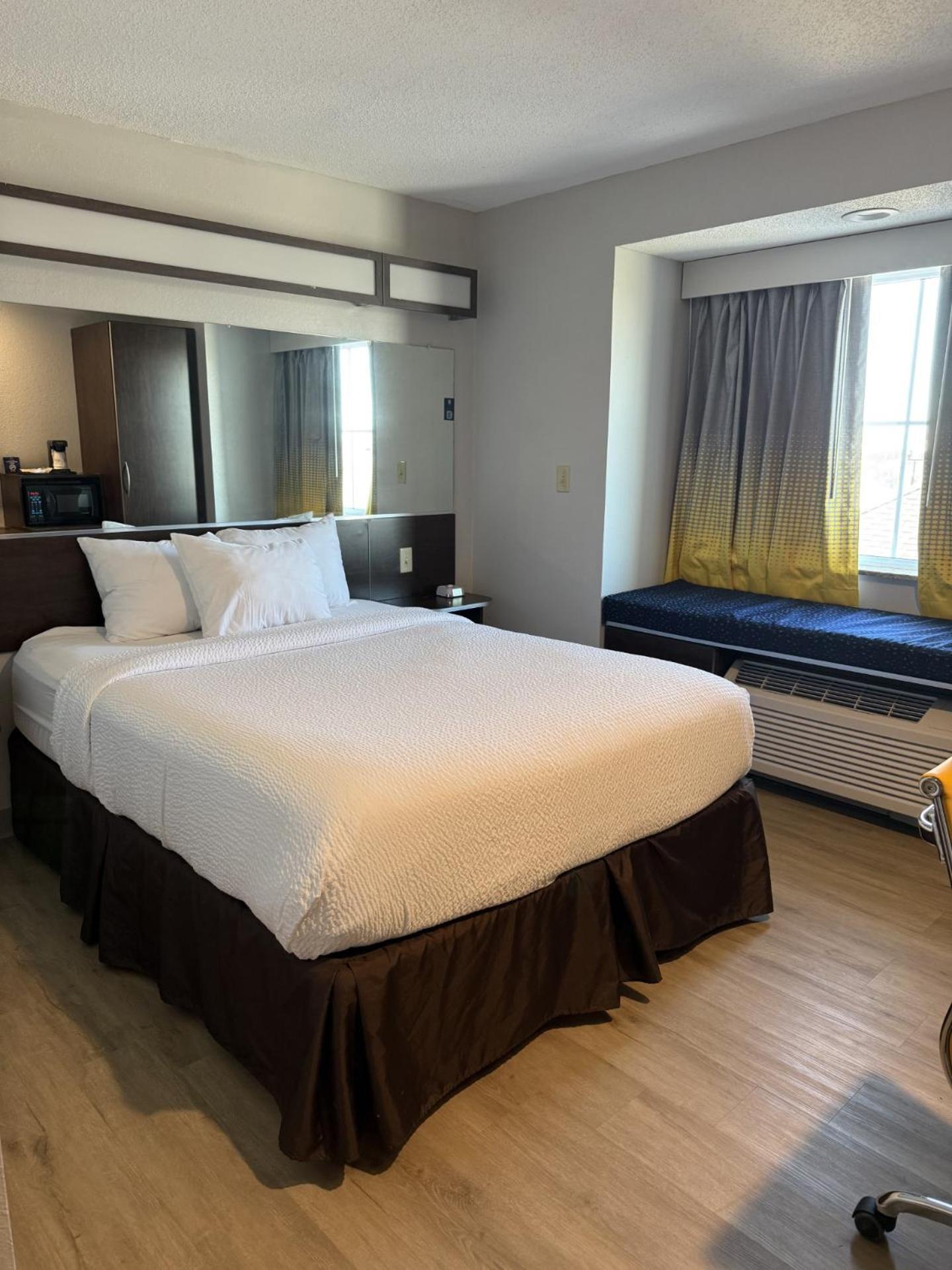 Microtel Inn & Suites By Wyndham Wheeling At The Highlands Triadelphia Dış mekan fotoğraf